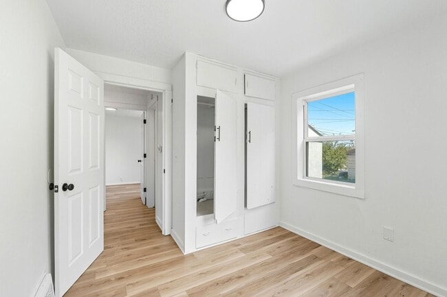 Building Photo - NEW LISTING! 2 BEDROOM HOME