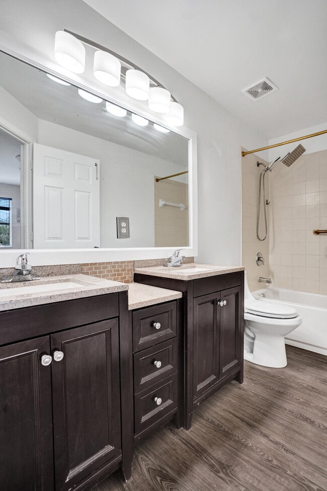 Building Photo - 3911 Shoma Dr