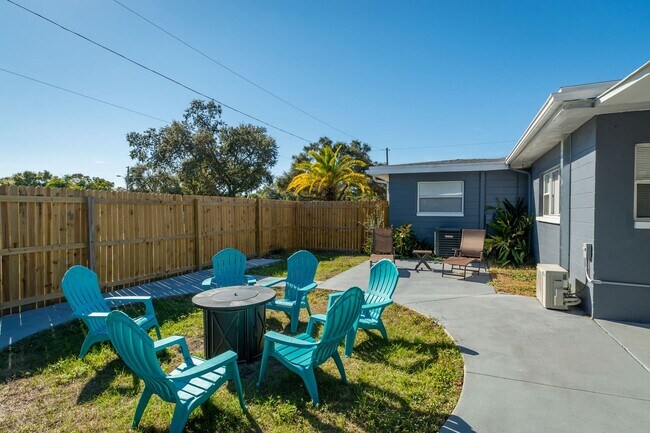 Building Photo - Fully Furnished 3BR/2BA St. Pete Home – Modern Updates & Prime Location
