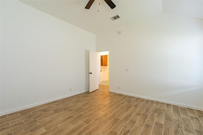 Building Photo - 906 Moon Glow Dr