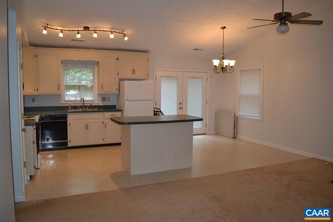 Building Photo - 15 Englewood Dr