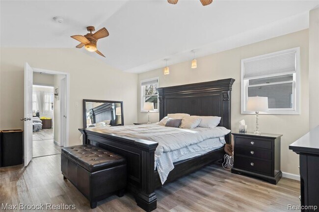 Building Photo - 3020 Grove St