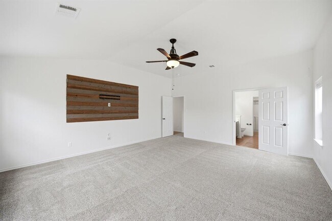 Building Photo - 1136 Beechwood Dr