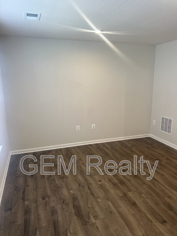 Building Photo - 1833 Sag Harbor Ln