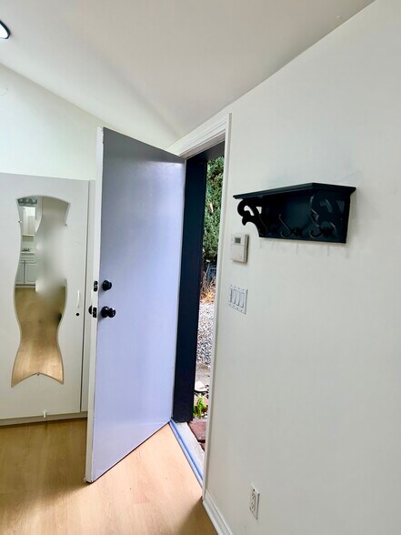 Entry - 17630 Cantara St