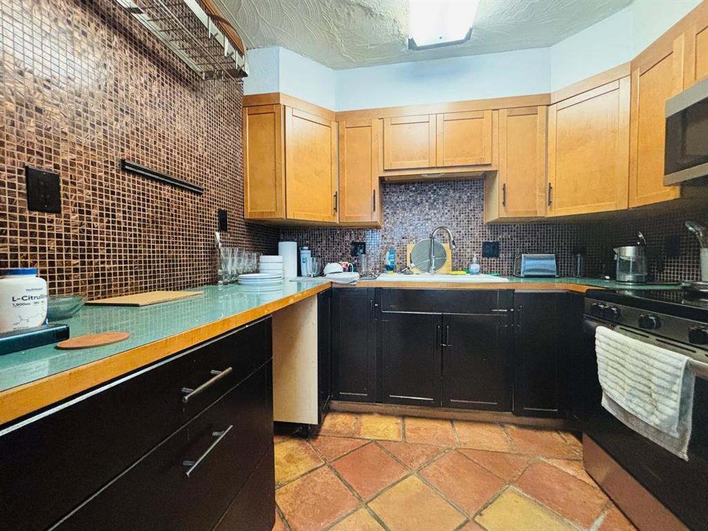 Building Photo - 1913 Riverside Dr