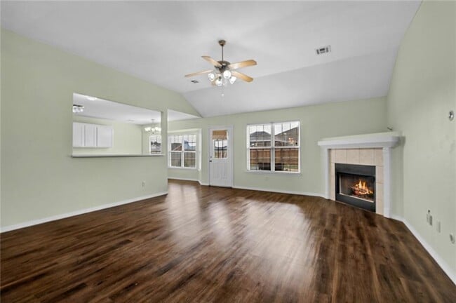 Building Photo - 1901 SW Columbus Rd