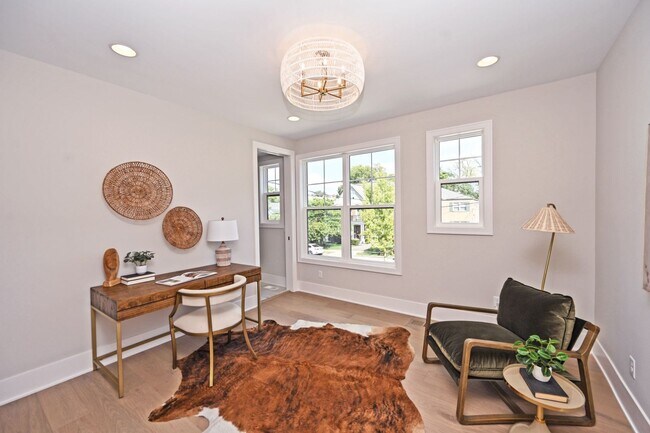 Building Photo - Gorgeous new construction on one of Oakley...