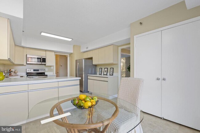 Building Photo - 1016 S Wayne St