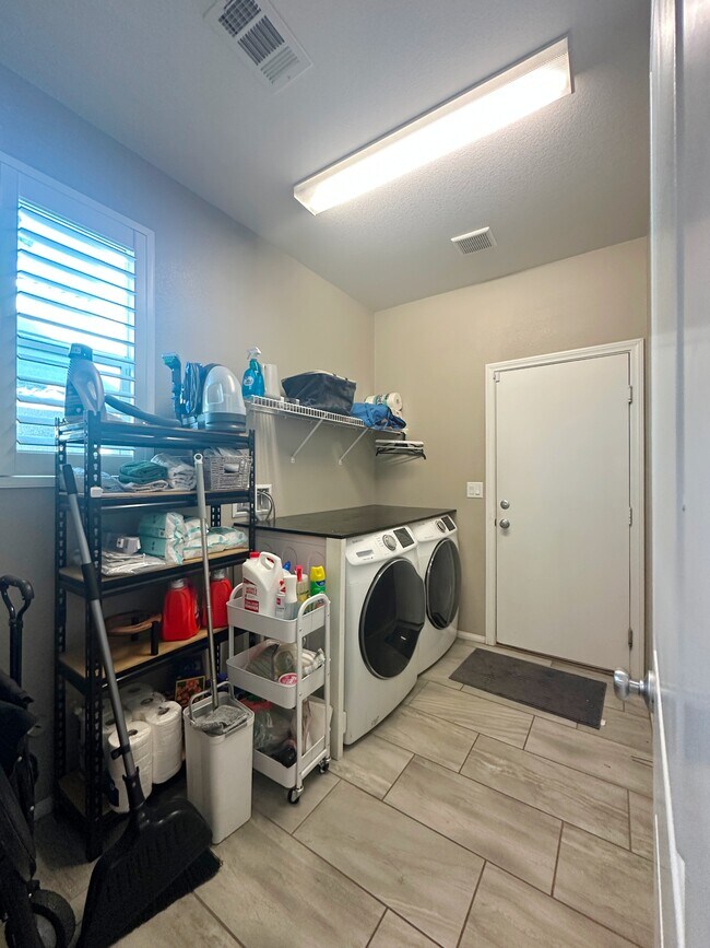 Building Photo - 10997 Prudhoe Bay St