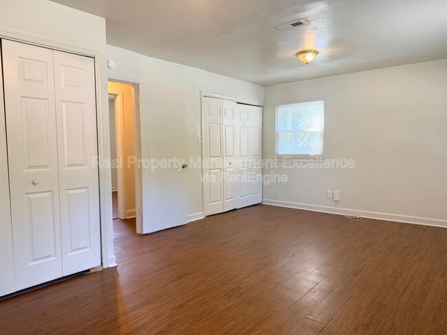 Building Photo - 419 Walton St