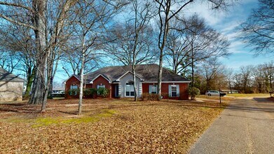 Building Photo - Wonderful 4 bedroom, 3 bath home in Grand Oaks Millbrook