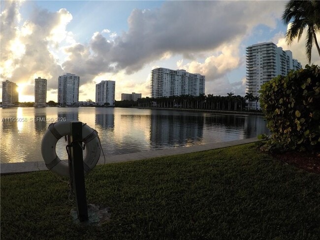 Building Photo - 18151 NE 31st Ct