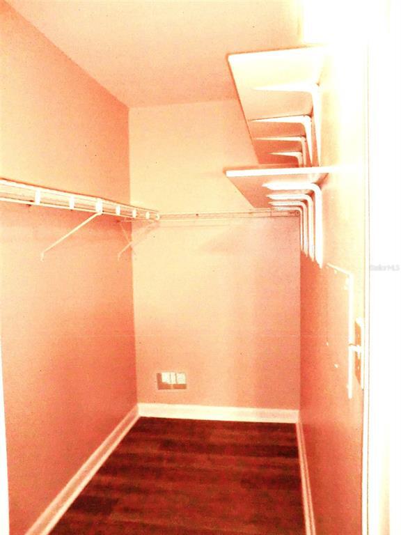 Building Photo - 206 Andover Pl N