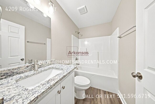 Building Photo - 4209 Rogers St