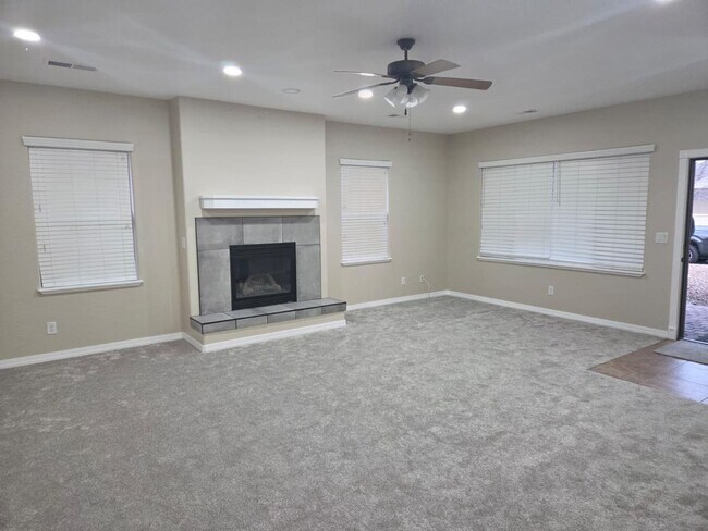 Building Photo - 328 La Paz St