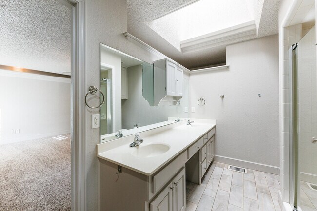 Building Photo - 9603 Orlando Ave