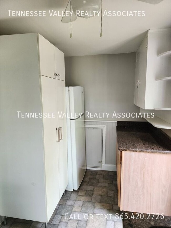 Building Photo - 419 Noelton Dr SW
