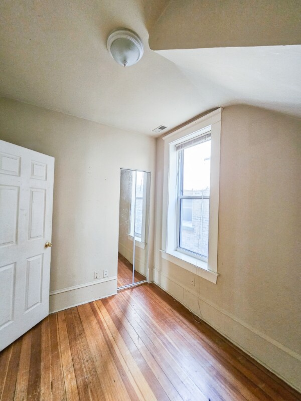 Building Photo - 1042 W Grace St