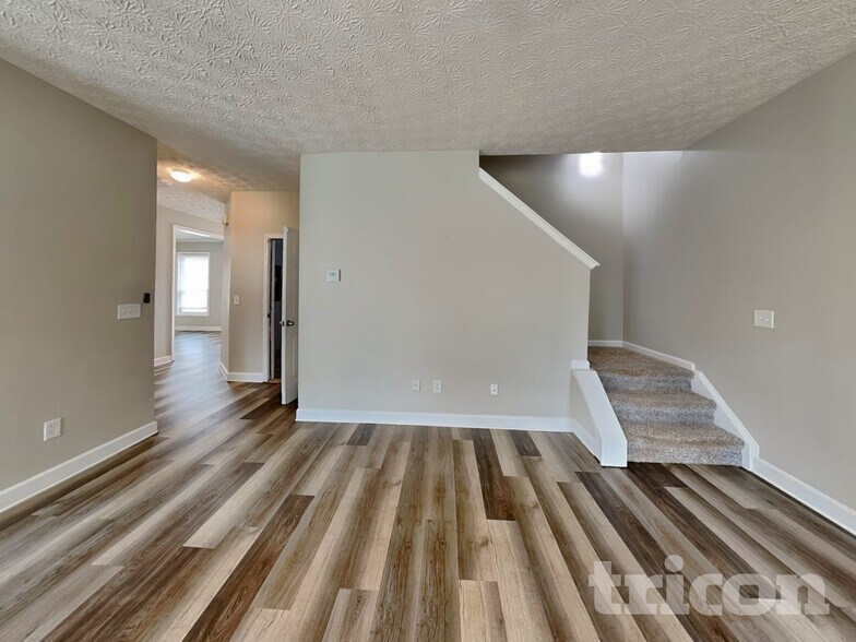 Building Photo - 415 Park Creek Trce