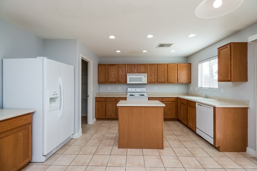 Building Photo - 16809 W Central St