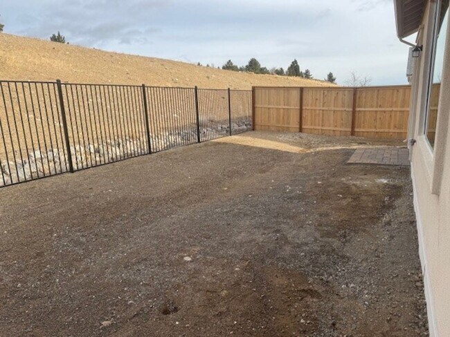 Building Photo - Newer Build Verdi Three Bedroom Home