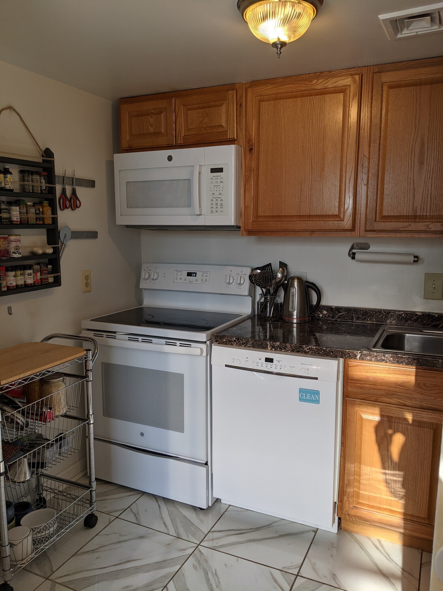 Kitchen - 1436 Meridian Plz NW