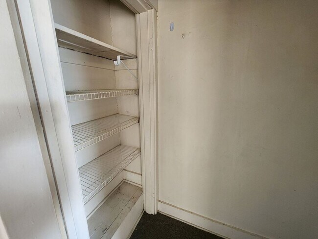 Building Photo - E Fairview, 205-207