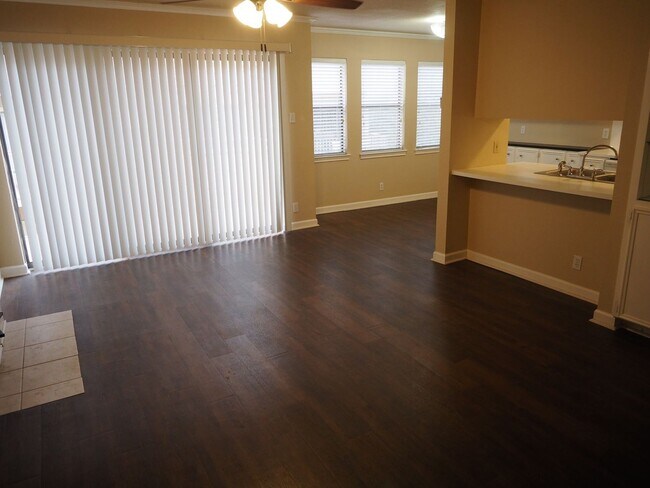 Building Photo - 3845 Ranch Road 2222