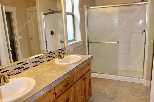 Building Photo - **COMING SOON** Modern 3 BR with open livi...