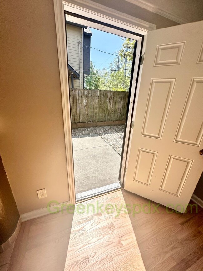 Building Photo - Huge 4 Bedroom 2 Bath House across from Ro...