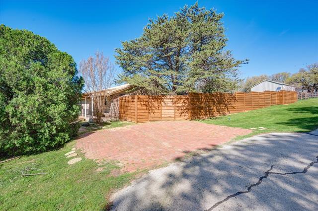 Building Photo - 304 Oak Dr