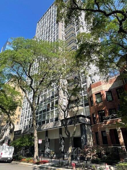 building - 30 E Elm St