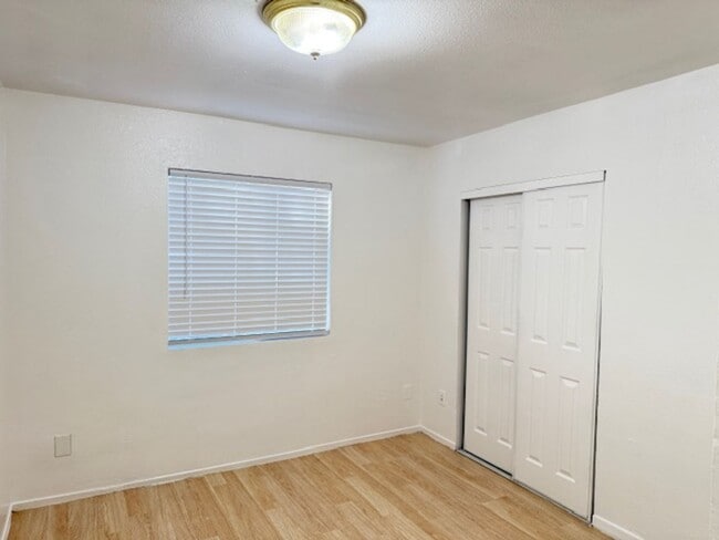 Building Photo - 3421