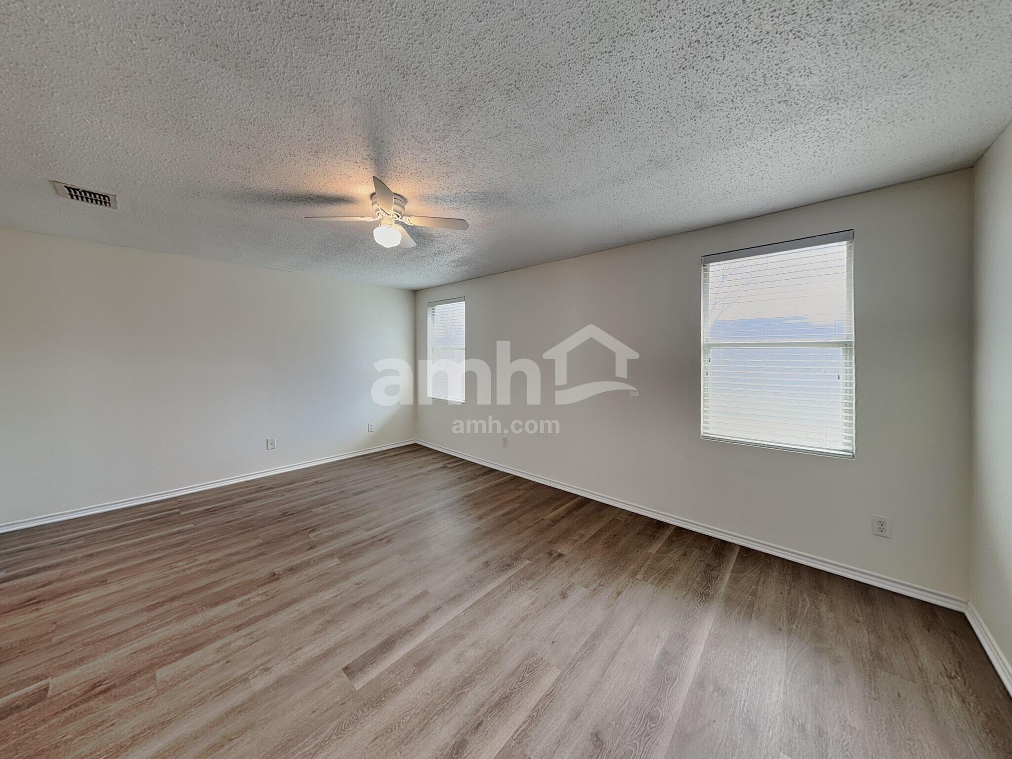 Building Photo - 16136 Shawnee Trl