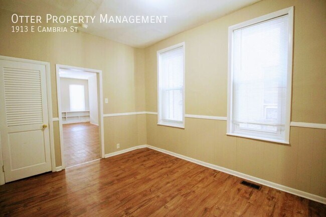 Building Photo - 1913 E Cambria St