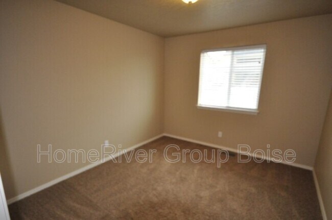 Building Photo - 865 N Bonsai Ln