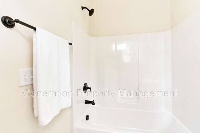 Building Photo - 733 N Market St