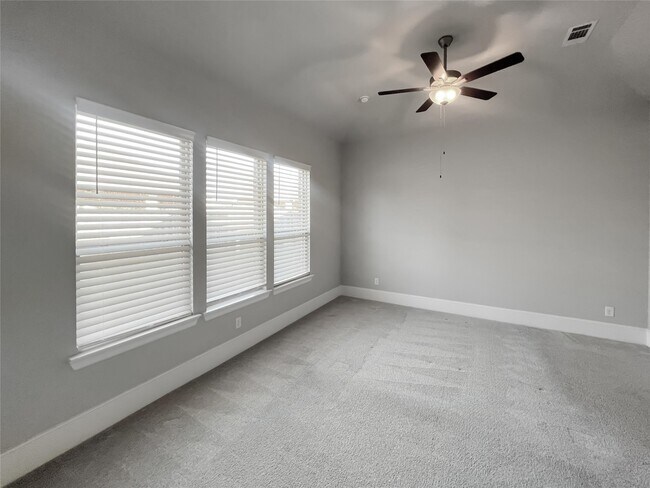 Building Photo - 16807 Hemlock Grove Dr