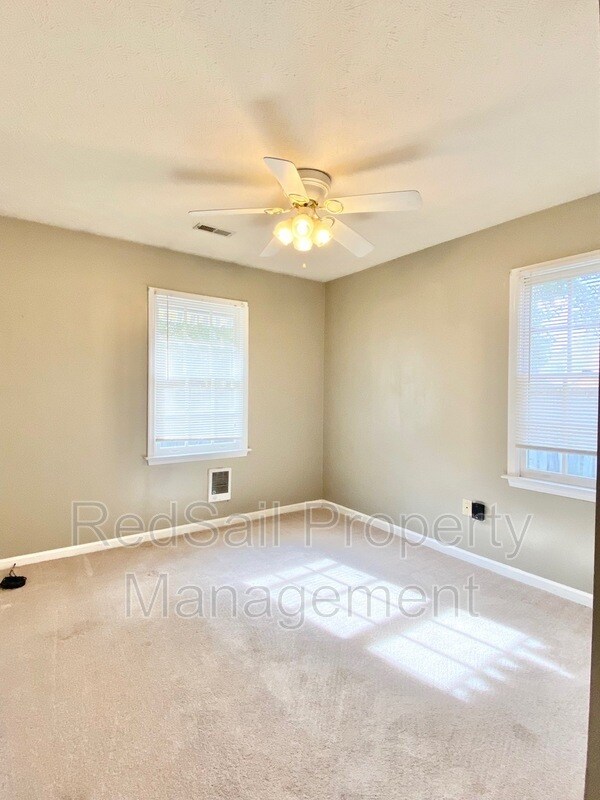 Building Photo - 707 Mandy Trail