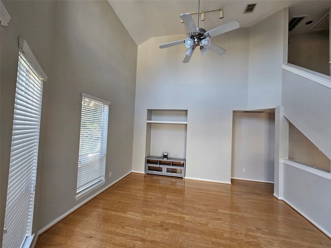 Building Photo - 1271 W 17th St