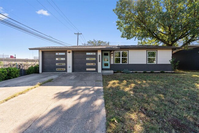 Building Photo - 8303 Lazy Ln