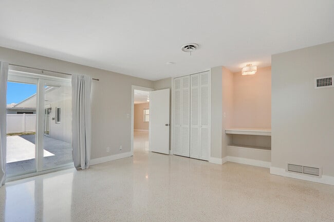 Building Photo - 3898 Holly Dr