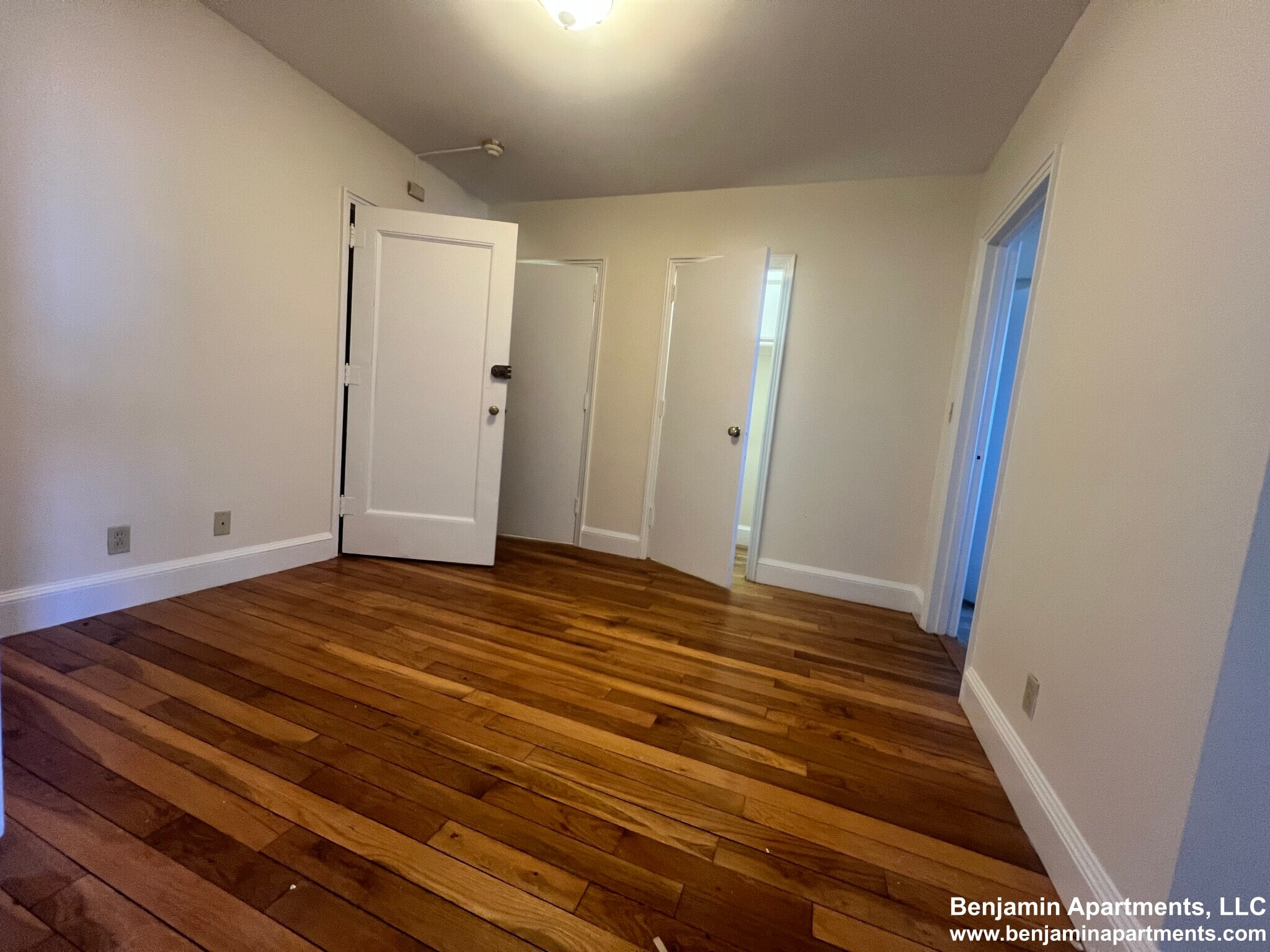 Building Photo - 512 Belmont St