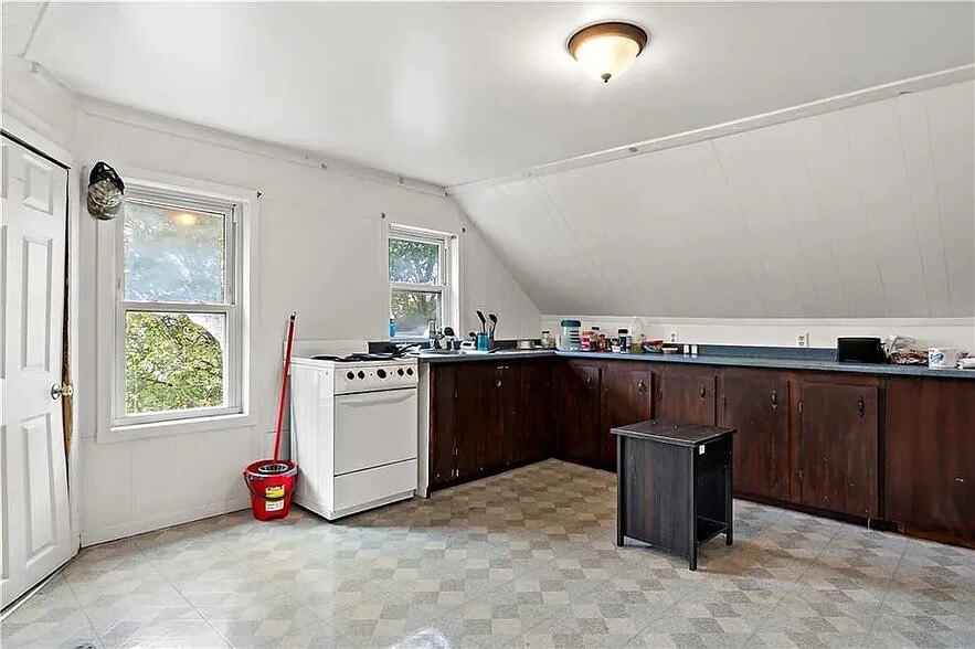 Building Photo - 102 Francis Ave