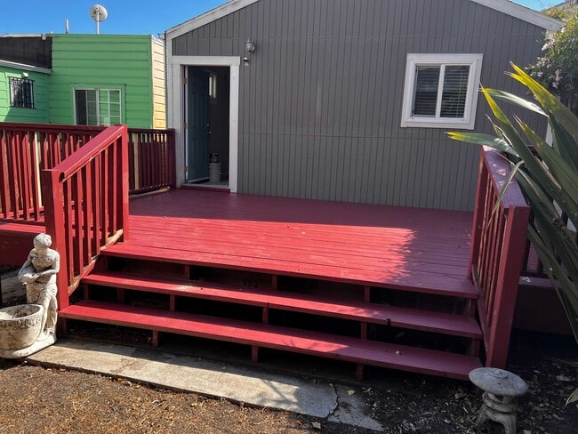 Building Photo - 1354 Palou Ave