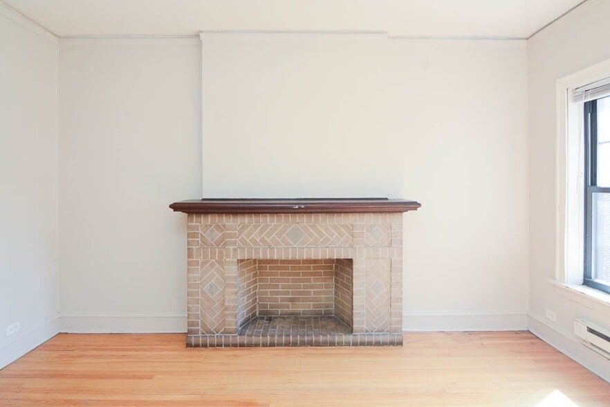 Building Photo - 1238 Oak Ave