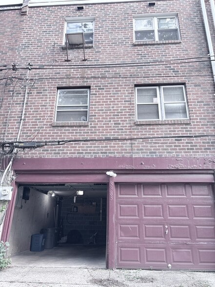 Building Photo - 3983 Lankenau Ave