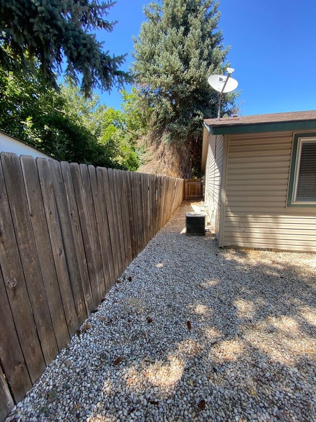 Building Photo - Ready first of June / 3 bedroom 2 bathroom...