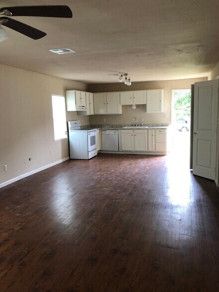 Building Photo - 7151 N Sun Country Rd